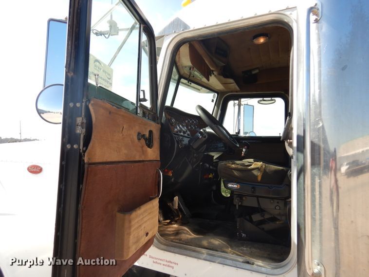 image for item DD3032 2003 Peterbilt 379 crane truck