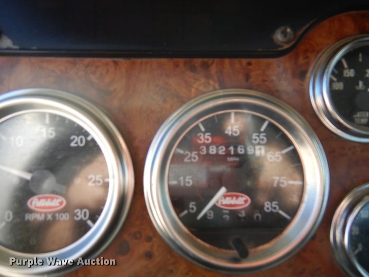 image for item DD3032 2003 Peterbilt 379 crane truck