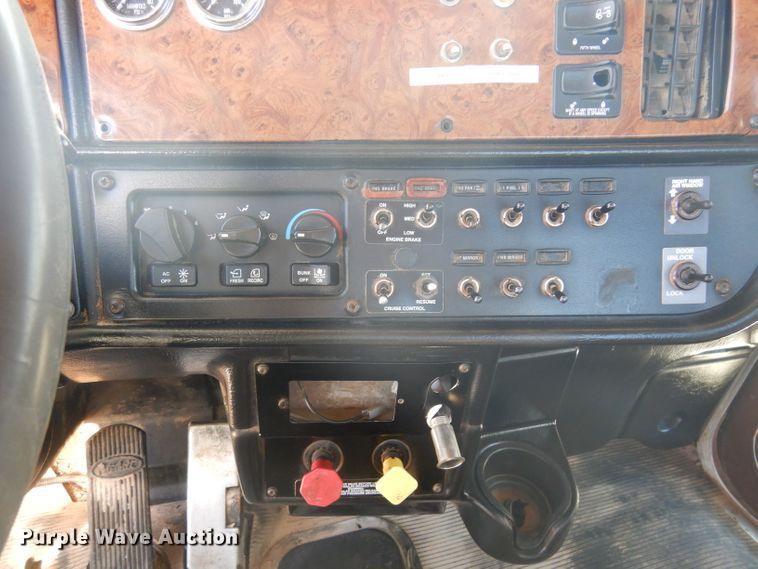 image for item DD3032 2003 Peterbilt 379 crane truck