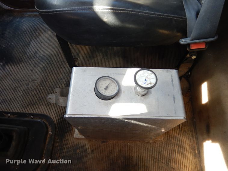 image for item DD3032 2003 Peterbilt 379 crane truck