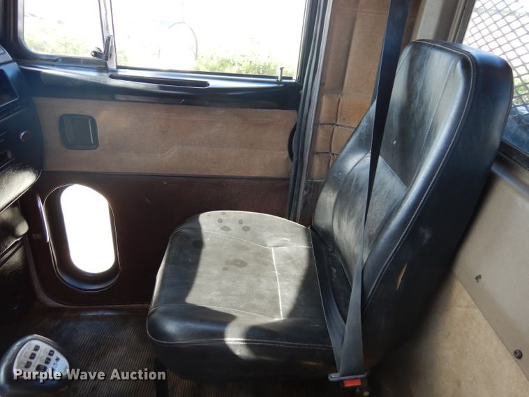 image for item DD3032 2003 Peterbilt 379 crane truck