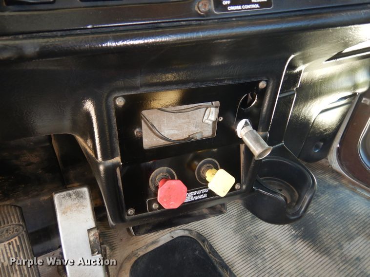 image for item DD3032 2003 Peterbilt 379 crane truck