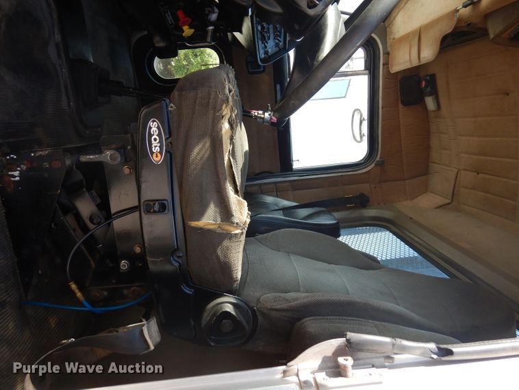 image for item DD3032 2003 Peterbilt 379 crane truck