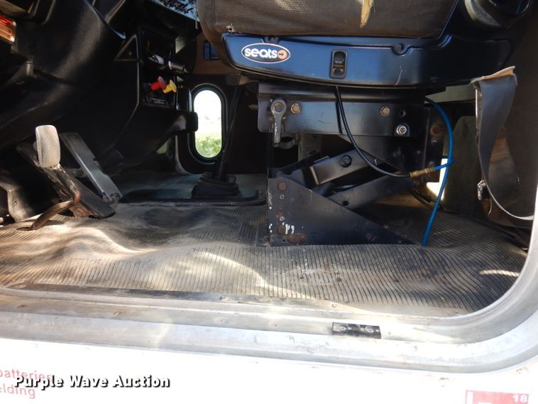 image for item DD3032 2003 Peterbilt 379 crane truck