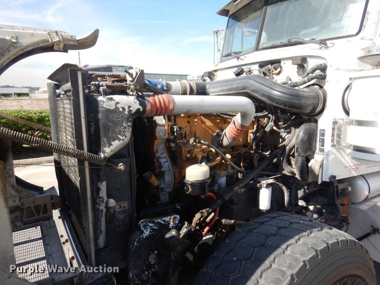 image for item DD3032 2003 Peterbilt 379 crane truck