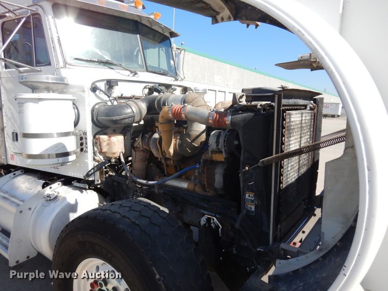 image for item DD3032 2003 Peterbilt 379 crane truck