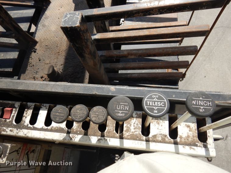 image for item DD3032 2003 Peterbilt 379 crane truck