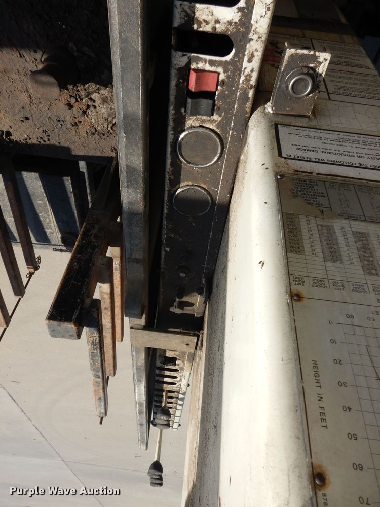 image for item DD3032 2003 Peterbilt 379 crane truck