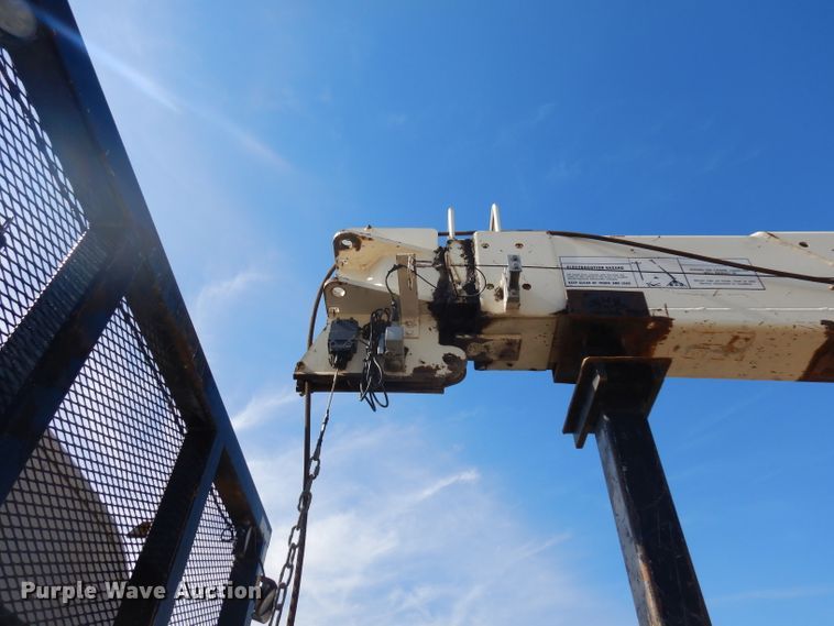 image for item DD3032 2003 Peterbilt 379 crane truck