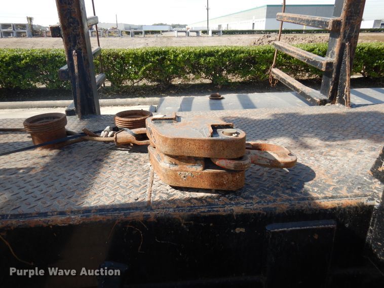 image for item DD3032 2003 Peterbilt 379 crane truck