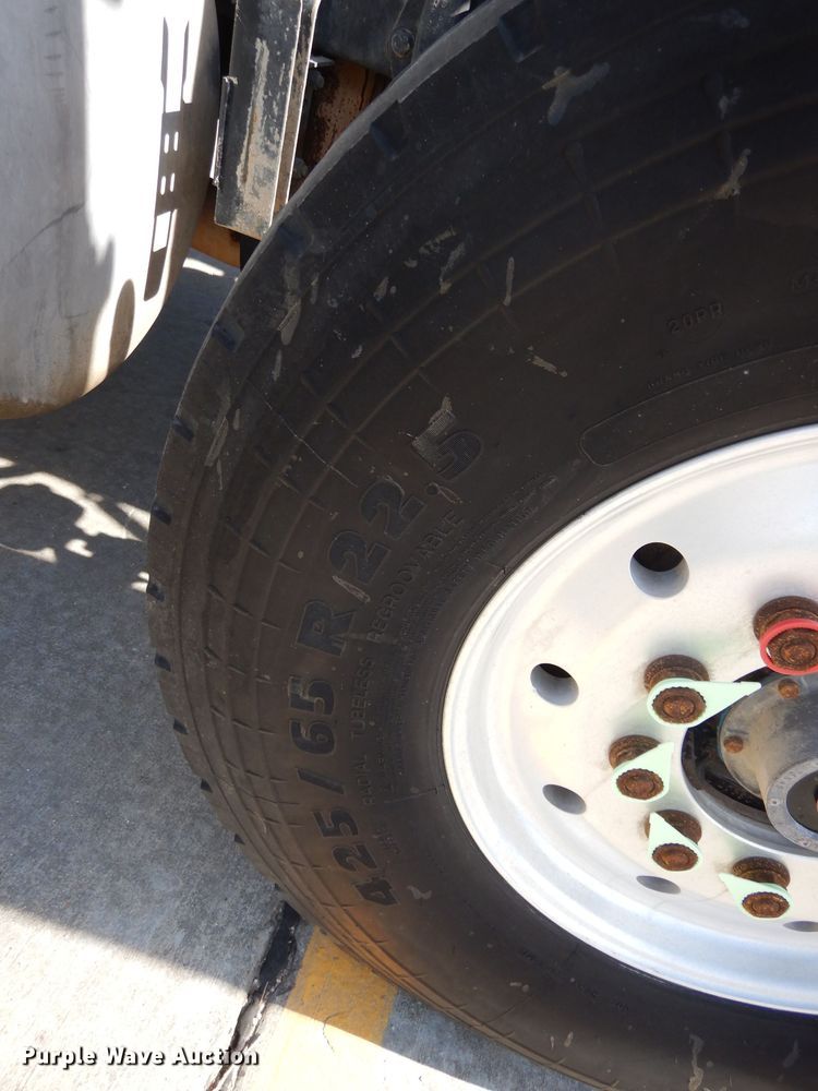 image for item DD3032 2003 Peterbilt 379 crane truck