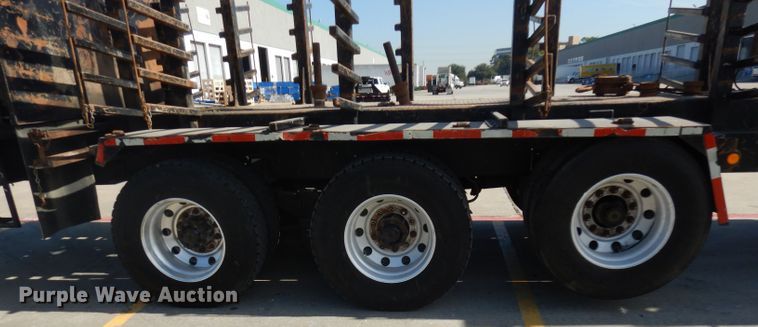 image for item DD3032 2003 Peterbilt 379 crane truck