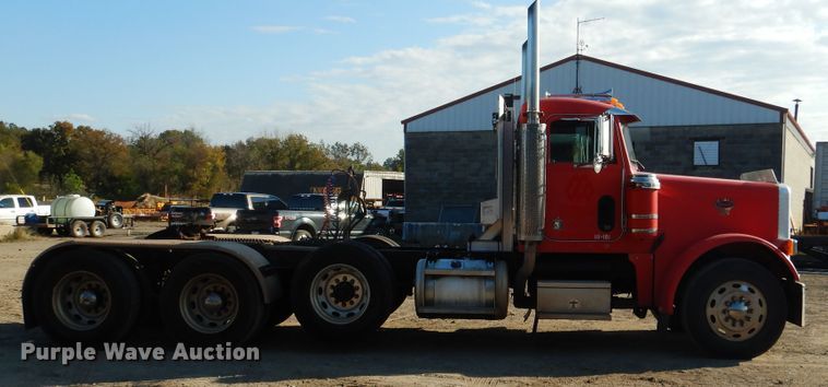 image for item DE4031 2002 Peterbilt 379 semi truck