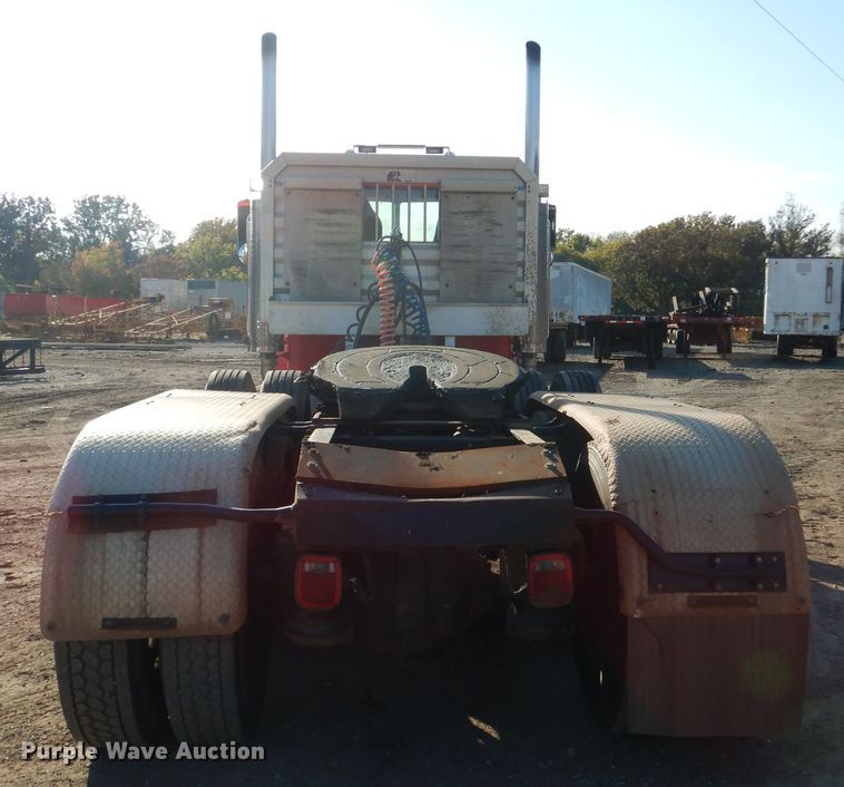 image for item DE4031 2002 Peterbilt 379 semi truck