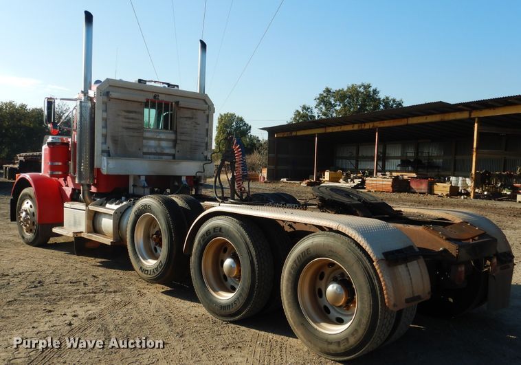image for item DE4031 2002 Peterbilt 379 semi truck
