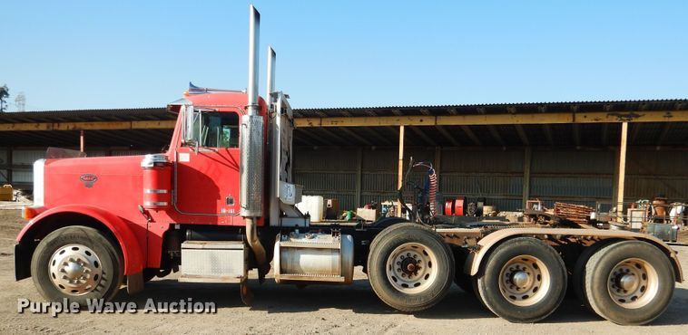image for item DE4031 2002 Peterbilt 379 semi truck
