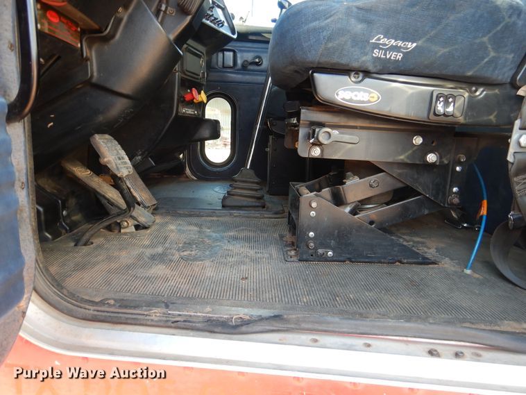 image for item DE4031 2002 Peterbilt 379 semi truck