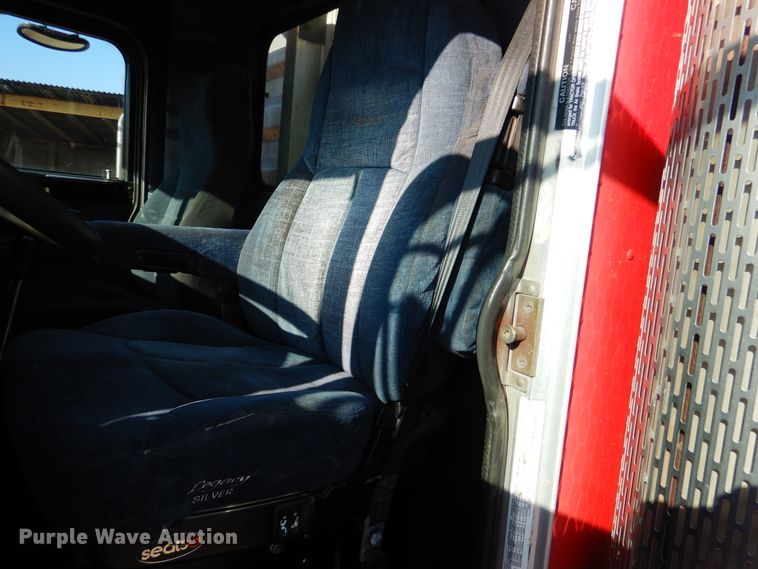 image for item DE4031 2002 Peterbilt 379 semi truck