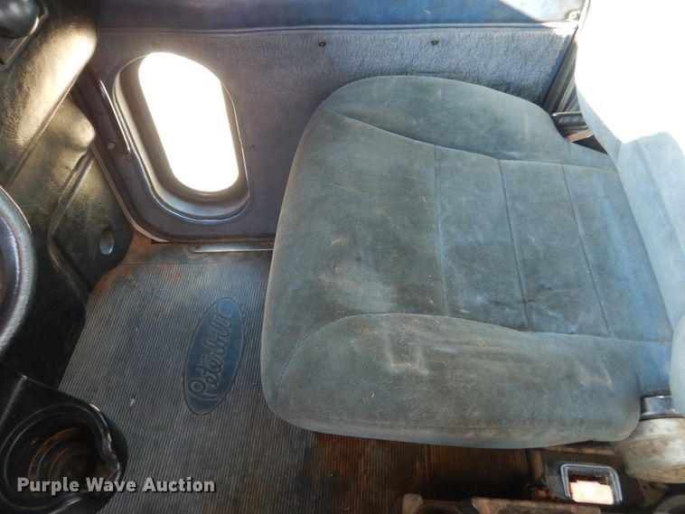 image for item DE4031 2002 Peterbilt 379 semi truck