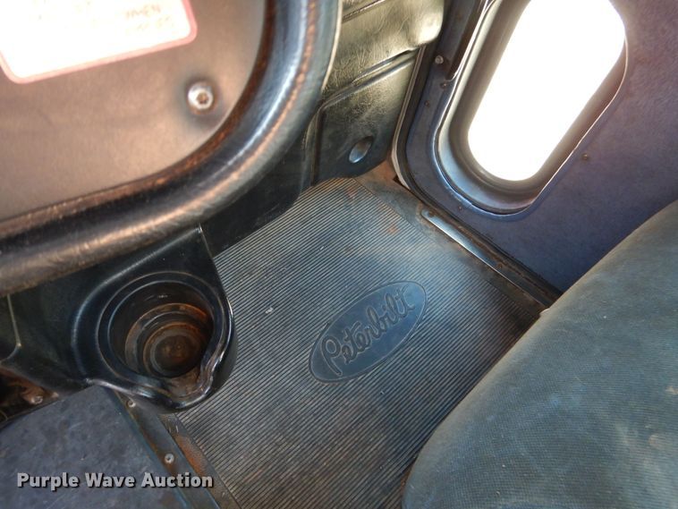 image for item DE4031 2002 Peterbilt 379 semi truck