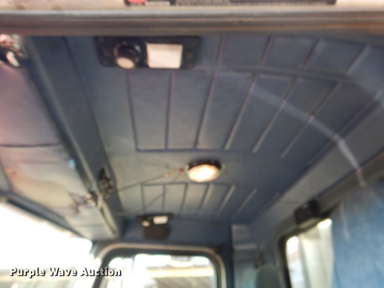 image for item DE4031 2002 Peterbilt 379 semi truck