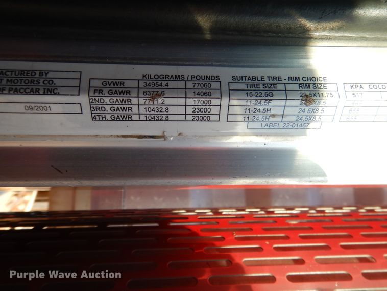 image for item DE4031 2002 Peterbilt 379 semi truck