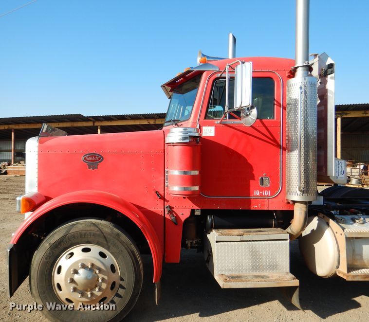 image for item DE4031 2002 Peterbilt 379 semi truck