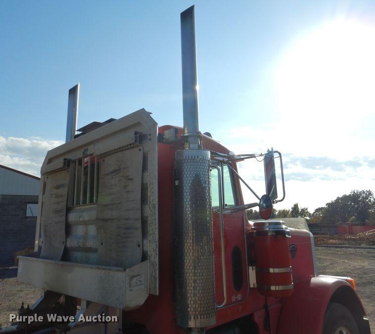 image for item DE4031 2002 Peterbilt 379 semi truck