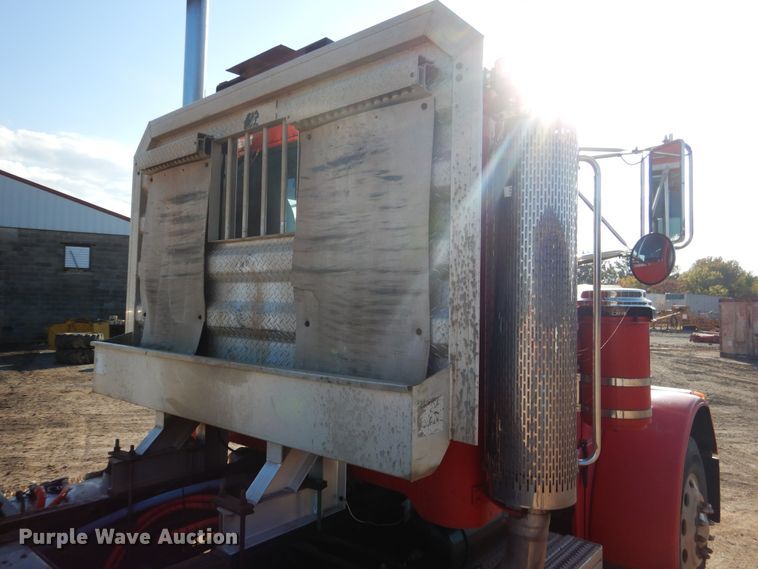 image for item DE4031 2002 Peterbilt 379 semi truck