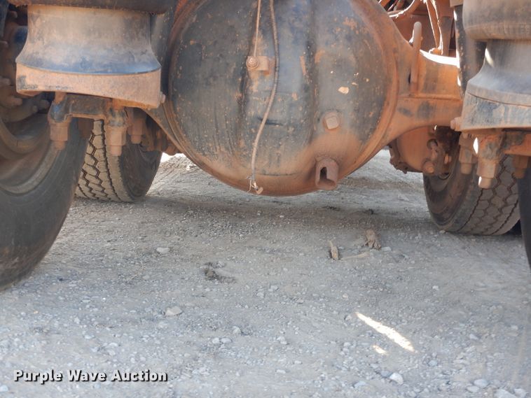 image for item DE4031 2002 Peterbilt 379 semi truck