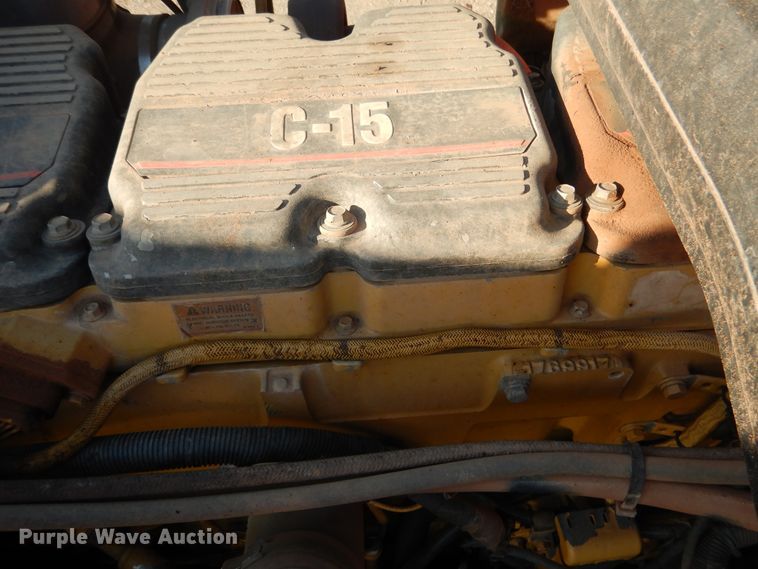 image for item DE4031 2002 Peterbilt 379 semi truck