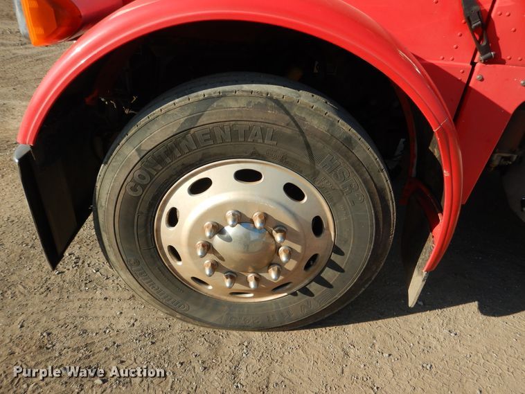 image for item DE4031 2002 Peterbilt 379 semi truck