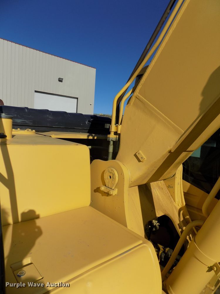 image for item DG2487 2004 Komatsu PC220LC-7 excavator