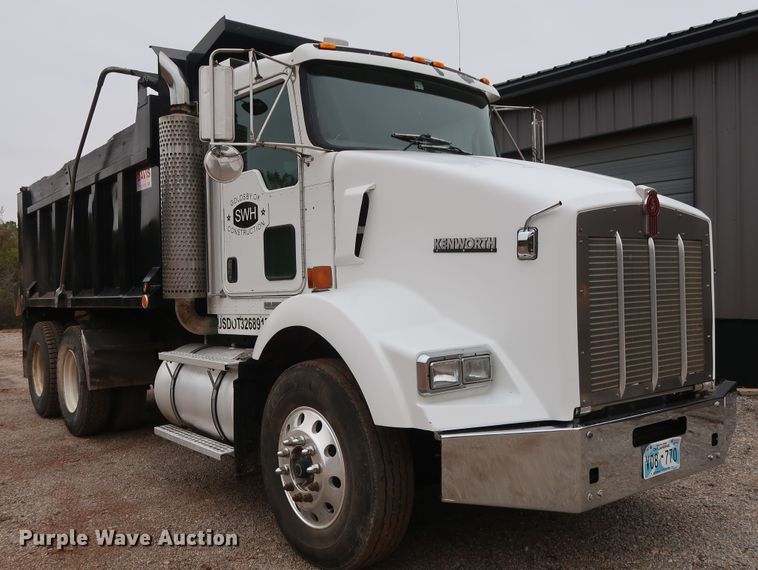 image for item DG4233 2007 Kenworth T800 dump truck