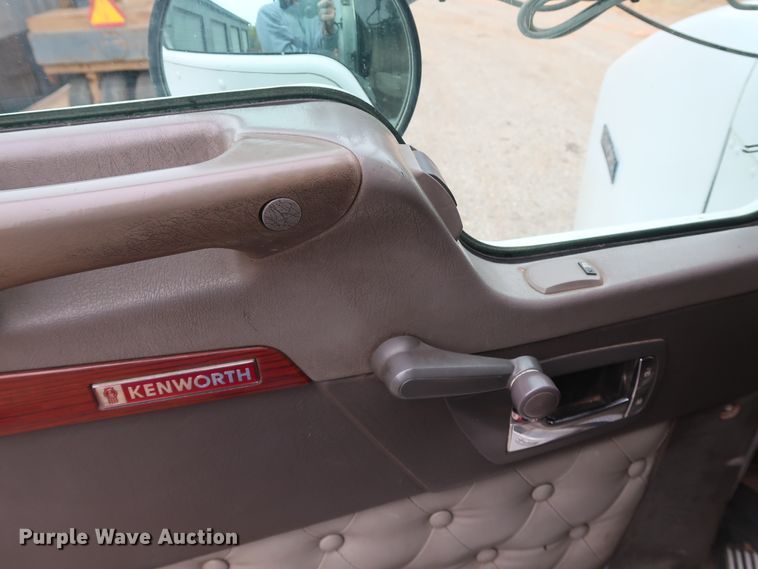 image for item DG4233 2007 Kenworth T800 dump truck