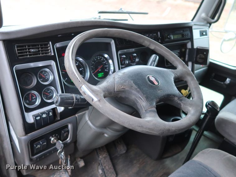 image for item DG4233 2007 Kenworth T800 dump truck