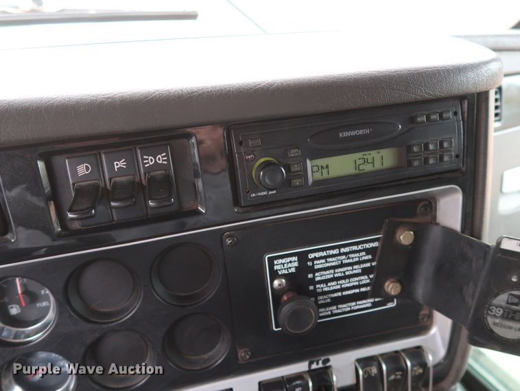 image for item DG4233 2007 Kenworth T800 dump truck