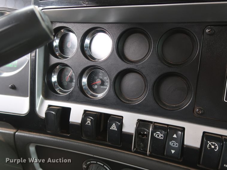 image for item DG4233 2007 Kenworth T800 dump truck