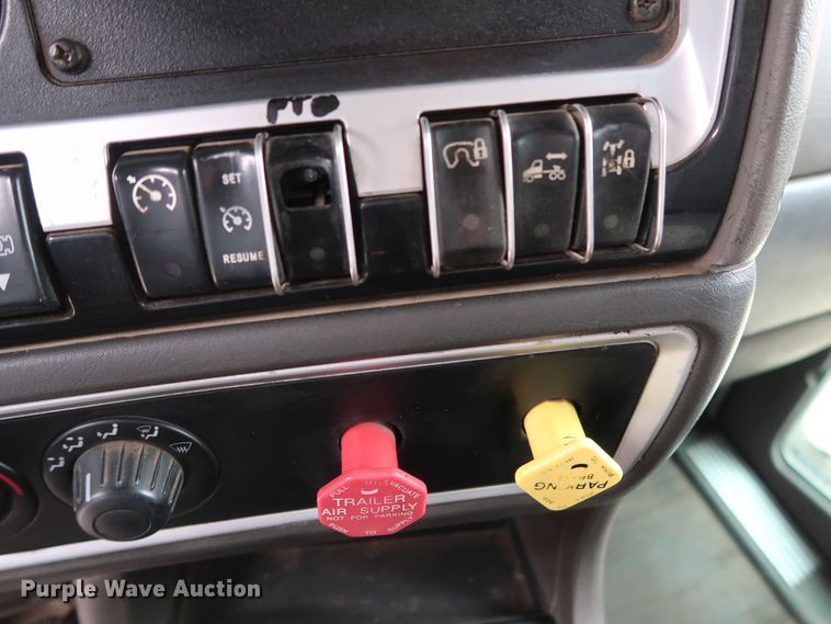 image for item DG4233 2007 Kenworth T800 dump truck