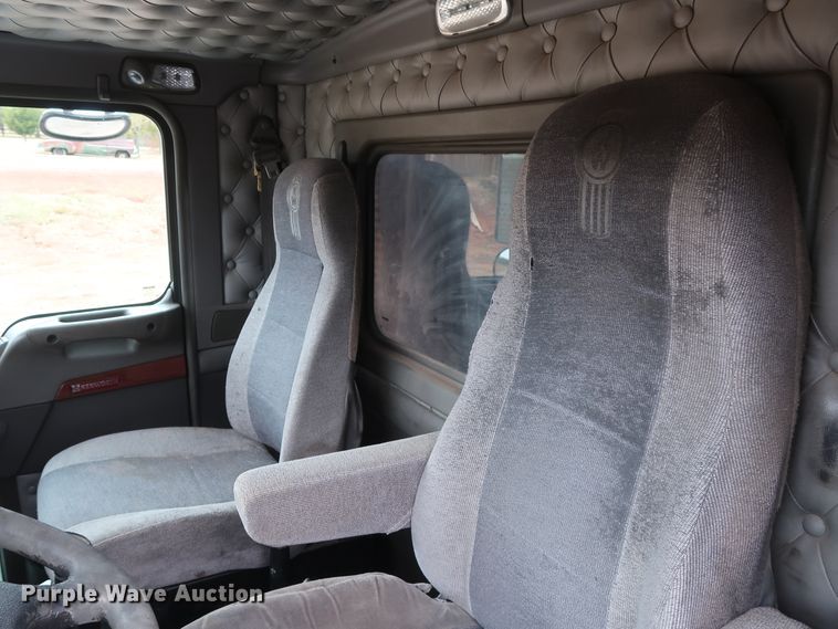 image for item DG4233 2007 Kenworth T800 dump truck