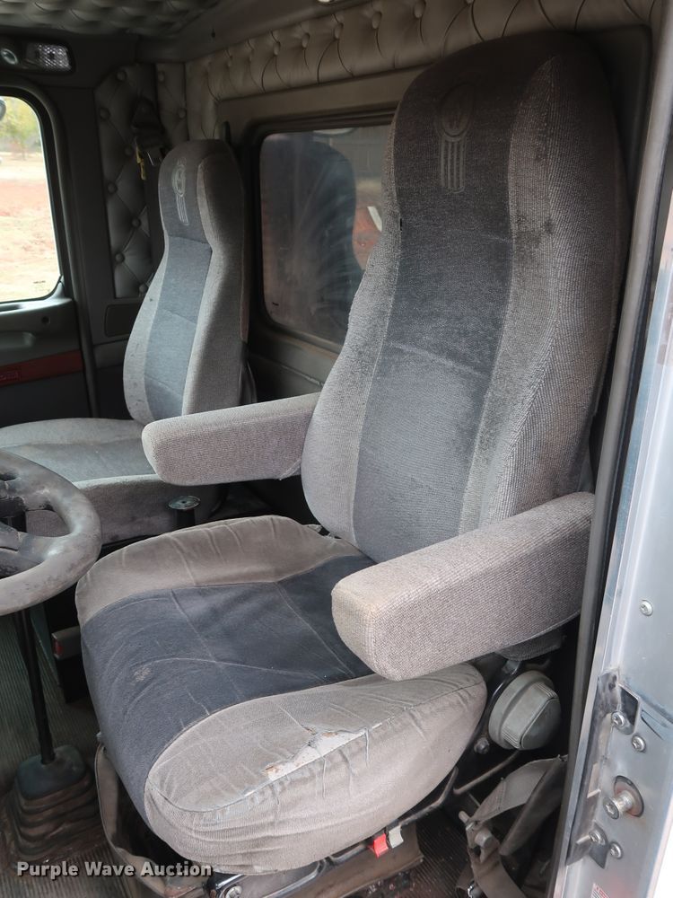 image for item DG4233 2007 Kenworth T800 dump truck