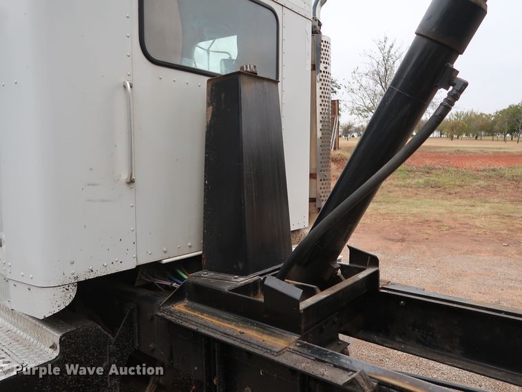 image for item DG4233 2007 Kenworth T800 dump truck