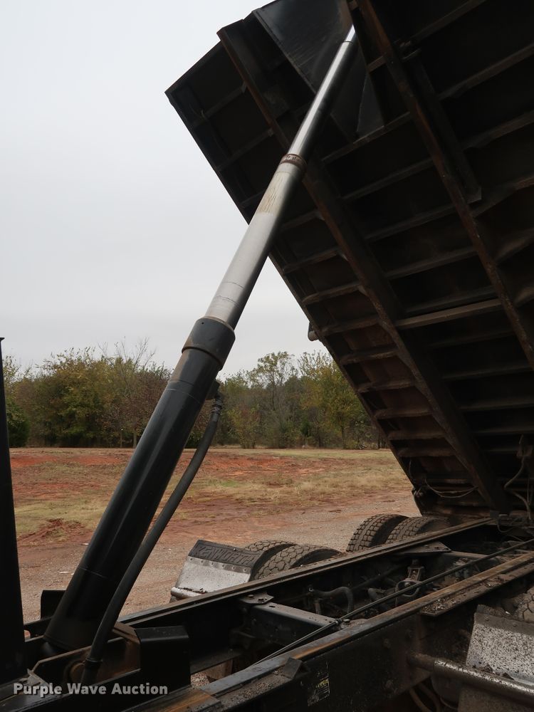image for item DG4233 2007 Kenworth T800 dump truck