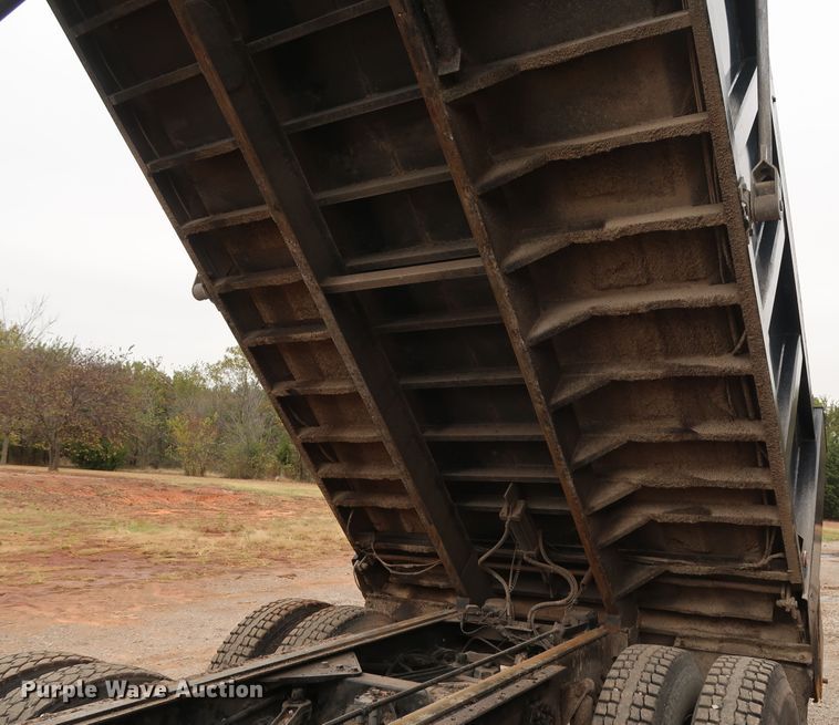 image for item DG4233 2007 Kenworth T800 dump truck