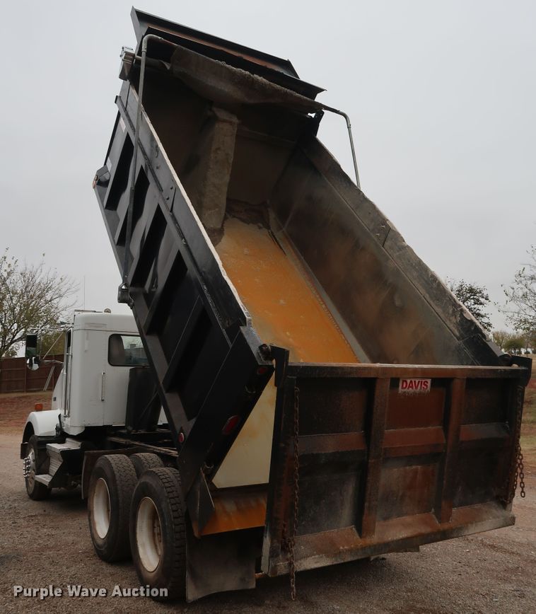 image for item DG4233 2007 Kenworth T800 dump truck