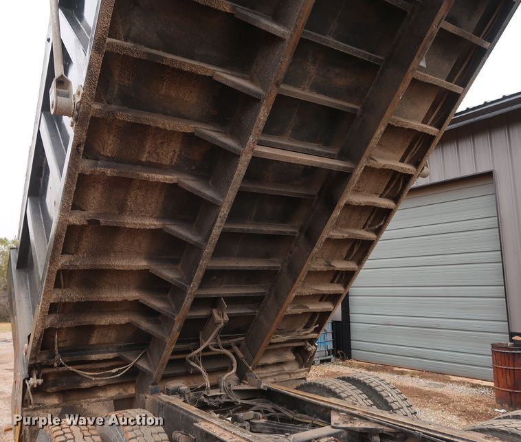 image for item DG4233 2007 Kenworth T800 dump truck