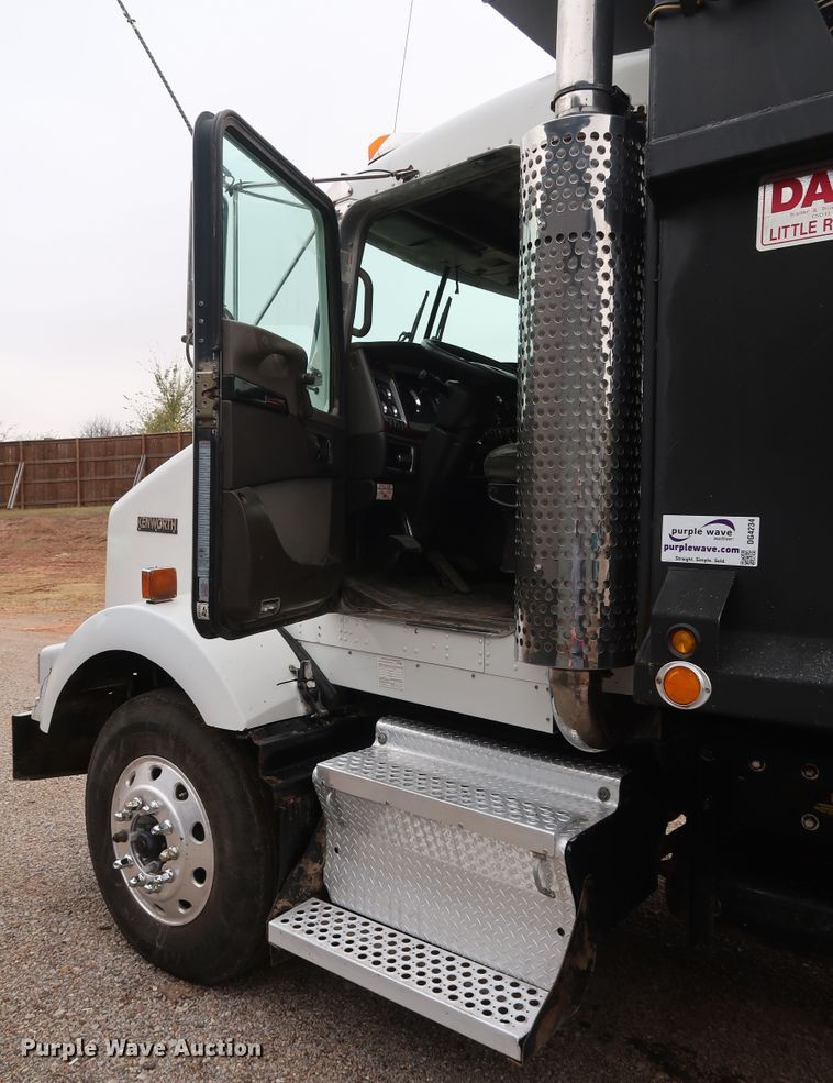 image for item DG4234 2007 Kenworth T800 dump truck
