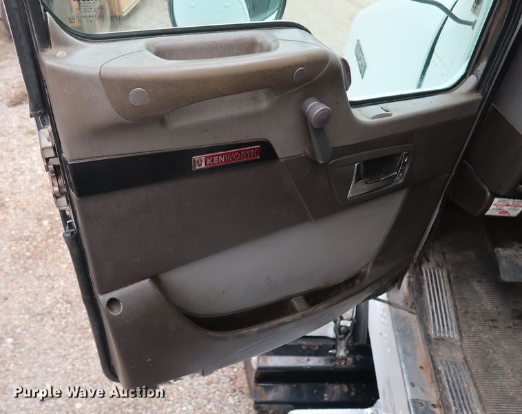 image for item DG4234 2007 Kenworth T800 dump truck