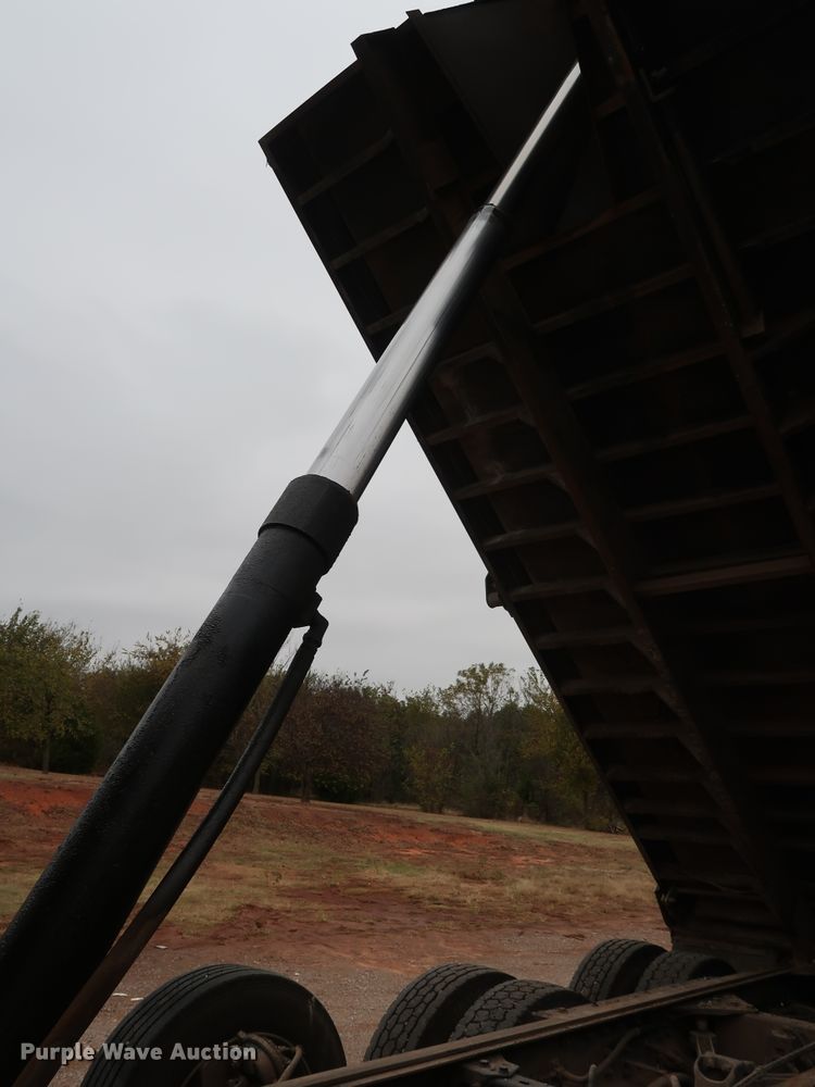 image for item DG4234 2007 Kenworth T800 dump truck