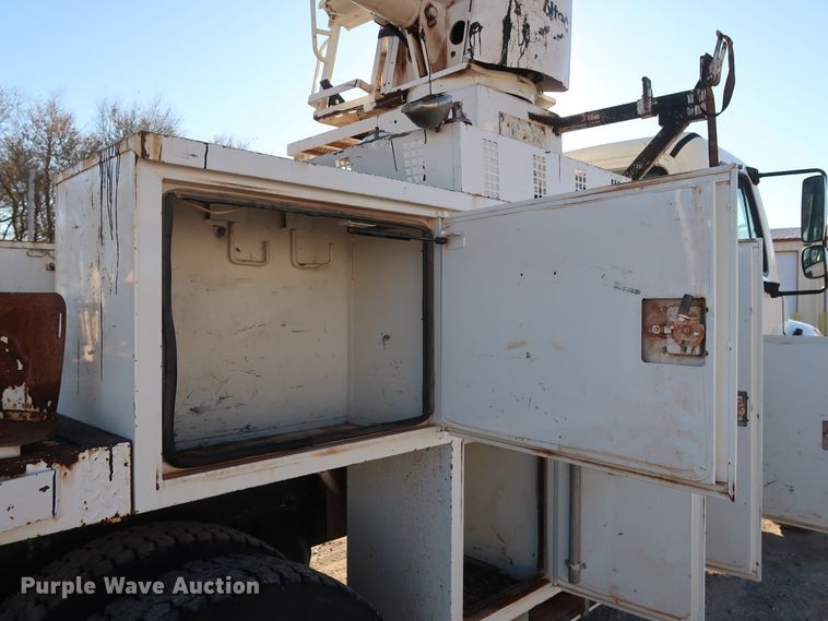 image for item DG4237 2011 Freightliner Business Class M2 digger derrick truck